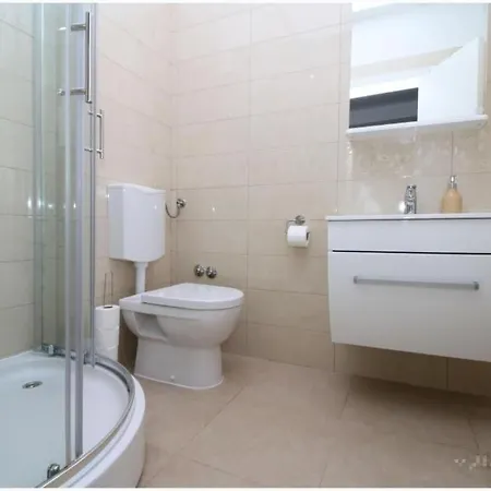 In With Terrace, Air Conditioning, W-lan, Washing Machine 5152-1 Primošten